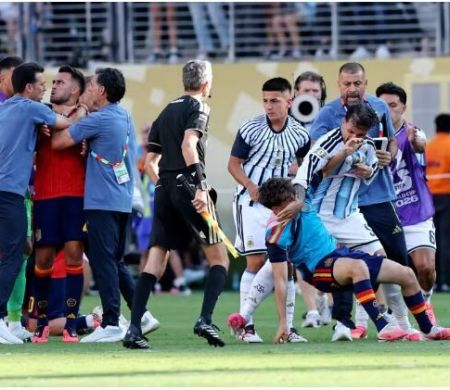 Fifa pune Argentina por racismo e suspende Paredes por 10 jogos