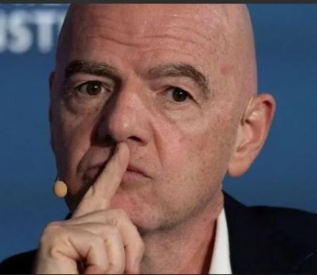 Chefe da Concacaf pede que Infantino não vá a torneio em meio à crise na Fifa
