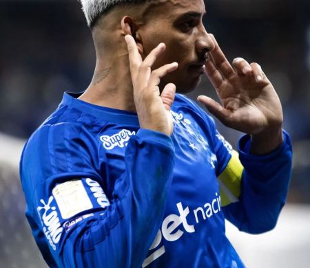 Cruzeiro vira sobre Flamengo e mantém Palmeiras na liderança do Brasileirão