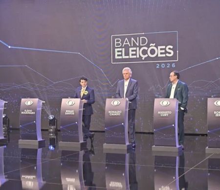 Lula e Flávio Bolsonaro faltam ao primeiro debate e viram alvo de adversários