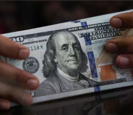 Mercado reage a sanções contra Irã e dólar inicia sessão em alta