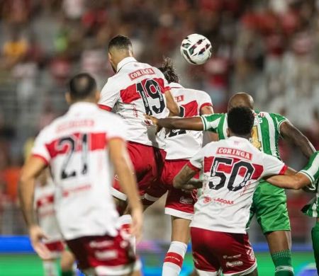 Melhor visitante, CRB enfrenta na terça o melhor mandante da Série B