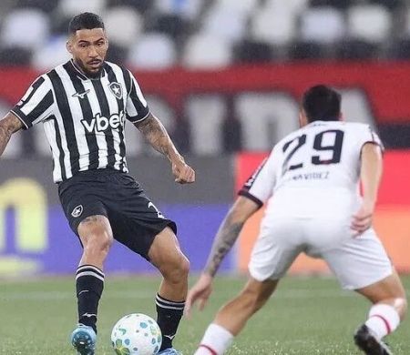 Botafogo perde por 3 a 2 para o Athletico-PR pelo Brasileirão no Nilton Santos