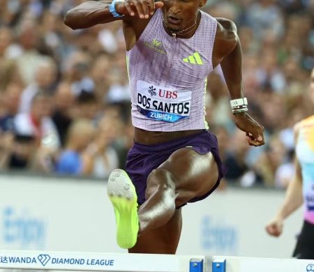 Alison dos Santos bate recorde mundial nos 400m com barreiras
