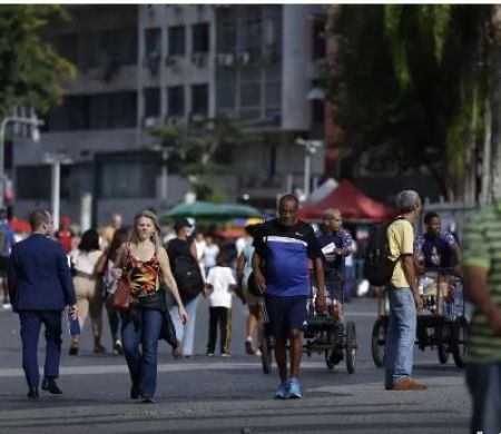 Ritmo de crescimento populacional cai para 0,37% em 2026