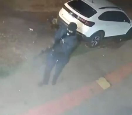 Ataque a tiros mata homem e fere adolescente que cortava seu cabelo