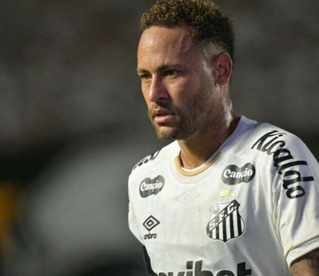 Neymar é relacionado no Santos para clássico com Corinthians neste domingo