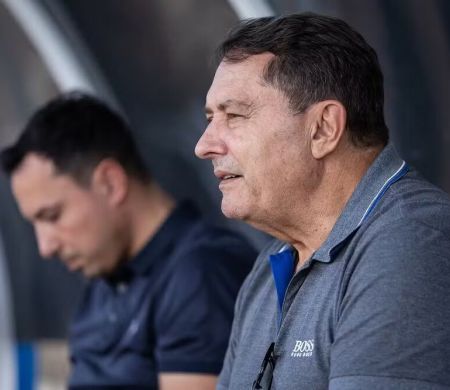 Presidente do Cruzeiro se reúne com elenco e faz cobrança após eliminação