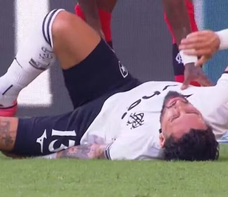 Botafogo informa que Alex Telles está fora contra o Palmeiras