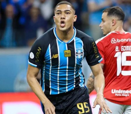 Grêmio faz três no Inter, despacha o rival e avança na Copa do Brasil