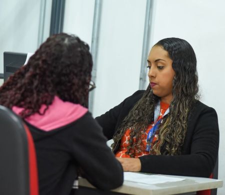 Funsat encerra semana com 812 vagas de emprego em Campo Grande