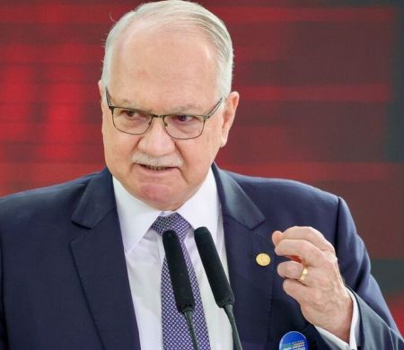 Fachin dá 5 dias para Mendonça e Gonet responderem acusação&nbsp;