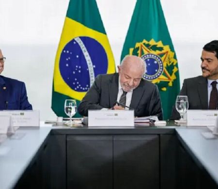 PT vê crise no STF pautar eleição e quer contraponto com Flávio Bolsonaro