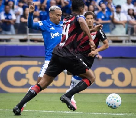 Cruzeiro vence e encerra série de 10 rodadas sem derrota do Athletico-PR
