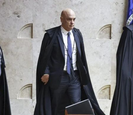 Moraes se declara impedido de votar recurso sobre liberdade de Bolsonaro