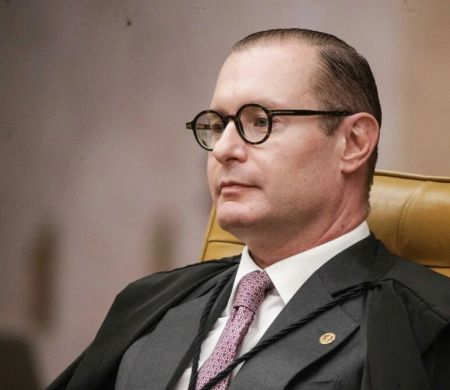 PF entrega a Zanin cópia dos dados do celular de Vorcaro