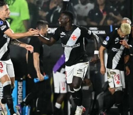 Vasco vence Santa Fe e volta à semifinal da Sul-Americana após 15 anos
