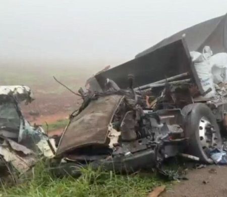 Colisão frontal entre caminhões mata motorista na MS-157