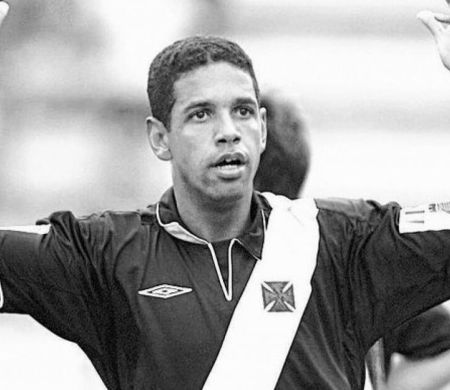 Campeão da Libertadores pelo Vasco, Henrique morre aos 49 anos