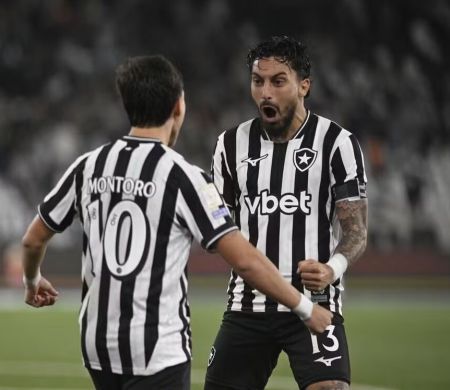 Telles celebra Tite no Botafogo e chama técnico de “cara de peso e vencedor”