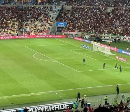 NFL consegue máquina a tempo e inicia troca de gramado do Maracanã