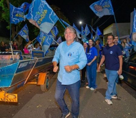 Caravina pede apoio para conquistar votos de indecisos na reta final da campanha