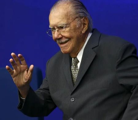 Ex-presidente Sarney é internado no Sírio-Libanês para tratar pneumonia
