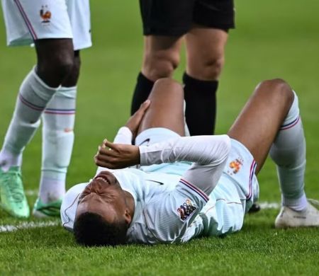 Cortado pela França, Mbappé tem lesão no joelho esquerdo detectada