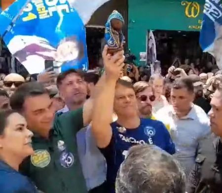Flávio agradece CNBB e ergue imagem de Nossa Senhora em ato