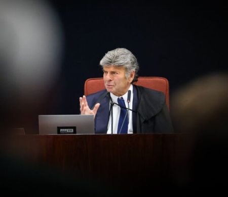 Fux barra decisão de Dino e manda retirar novamente posts sobre Nossa Senhora