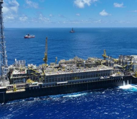China fecha torneira dos combustíveis e petróleo volta a superar US$ 100