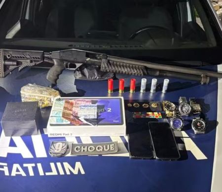 Celular esquecido entrega dupla após furto na casa de coronel da PM