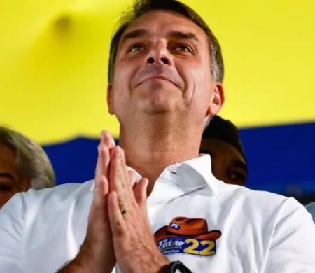 União Brasil deixa neutralidade e Caiado embarca no apoio a Flávio