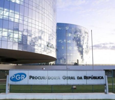 PGR dá parecer favorável ao pedido de Bolsonaro para receber visitas de Flávio