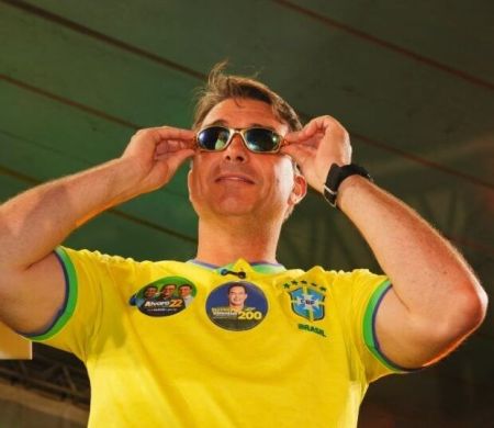 Flávio abre vantagem de 5,6 pontos sobre Lula no segundo turno, diz AtlasIntel