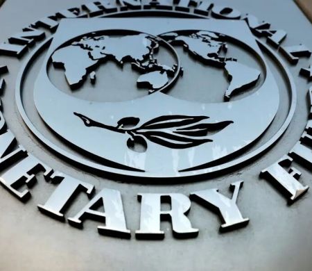 Juros altos freiam economia e FMI reduz previsão de crescimento do Brasil