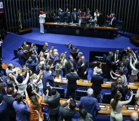 Fim da escala 6x1 é aprovado e trabalhadores terão dois dias de folga por semana
