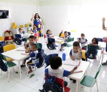 Educação divide propostas de Lula e Flávio para o segundo turno
