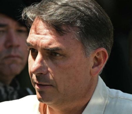 Flávio volta a visitar Bolsonaro após três meses de restrição&nbsp;