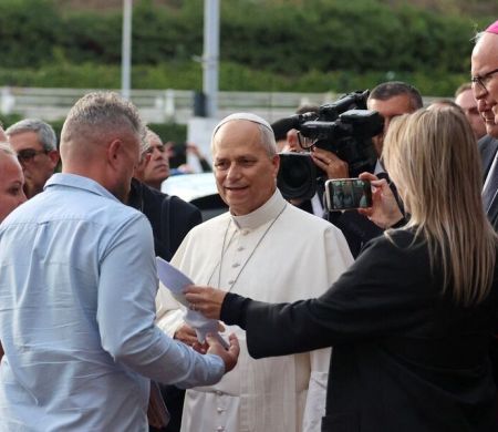 Papa Leão XIV recebe alta após cirurgia de câncer e retoma agenda no Vaticano