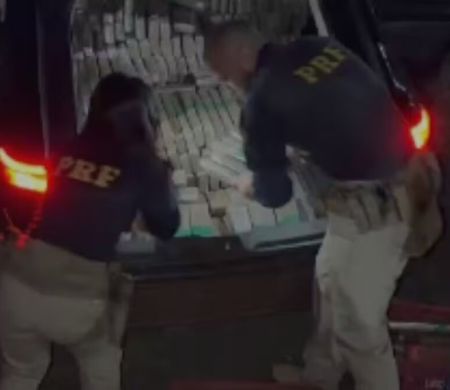 Perseguição termina com fuga de traficante e apreensão de 1 t de maconha