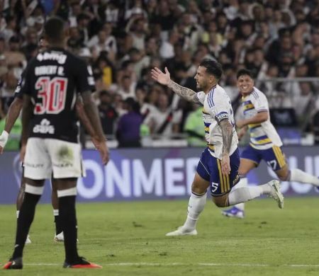 Vasco sofre gol no fim, perde para o Boca e se despede da Sul-Americana