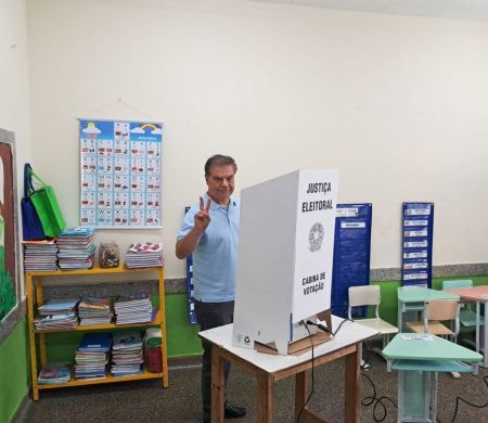 Nelsinho Trad vota em Campo Grande e pede respeito às urnas e pacificação do país