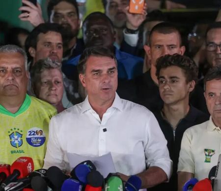 Flávio Bolsonaro não reconhece vitória de Lula e tentará anulação do pleito