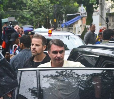 Senador dos EUA diz que eleição foi roubada e chama Flávio de legítimo presidente