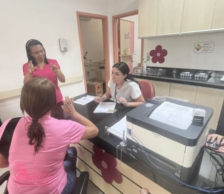 Mulheres surdas têm acesso a exames com intérpretes de Libras na Capital