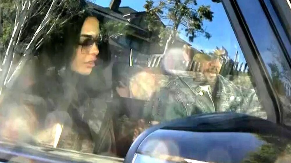Daneil Alves em seu carro após a anulação da condenação no caso de estupro, em Barcelona (Foto: David Zorrakino/Europa Press via Getty Images)