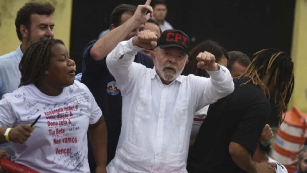 Lula durante visita ao Complexo do Alemão, no Rio, em outubro de 2022. (Foto: Reprodução)