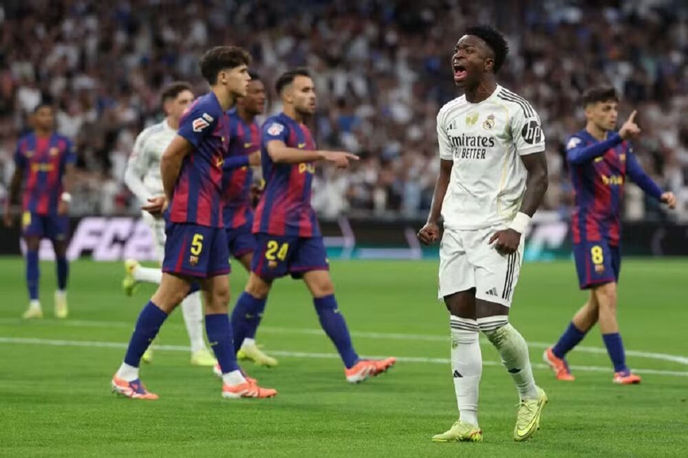 Vini Jr. foi um dos principais personagens no clássico em Madrid (Foto: Oscar Del Pozo/AFP)