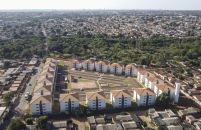 Bolsonaro e Reinaldo entregam apartamentos a 300 famílias na capital
